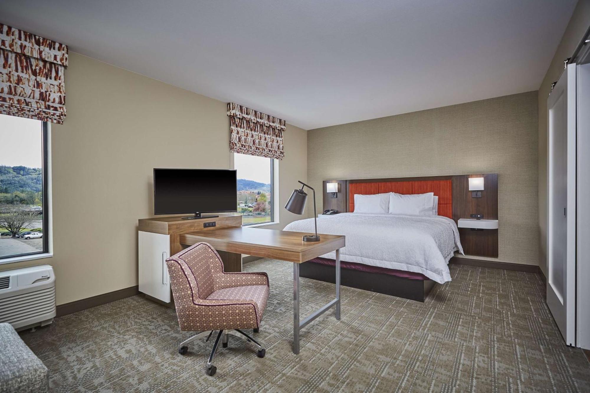 Hampton & Hotel Roseburg